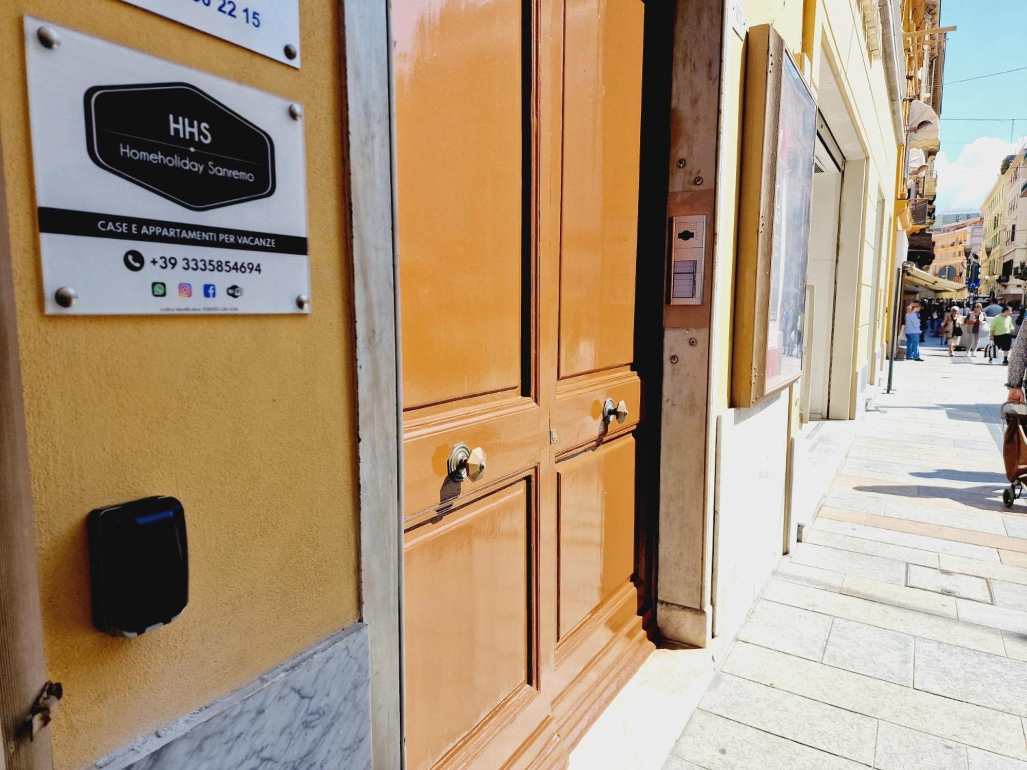 Homeholidaysanremo - 2,0 Exterior photo